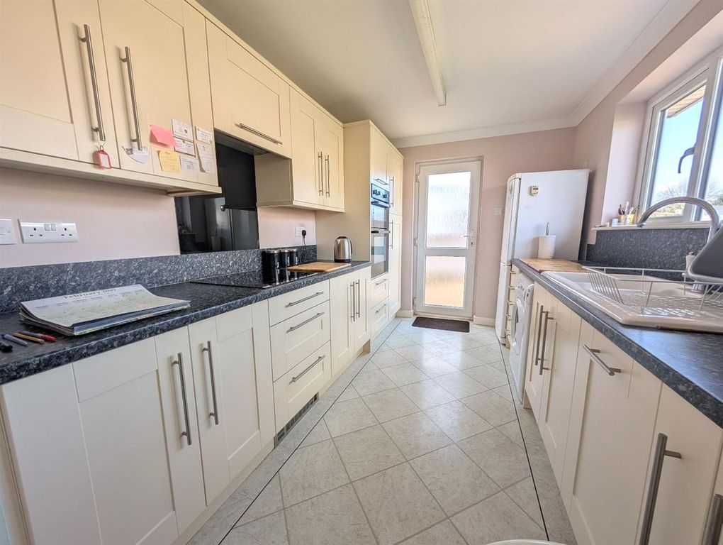 Property photo 3 of 12 W3.Jpg