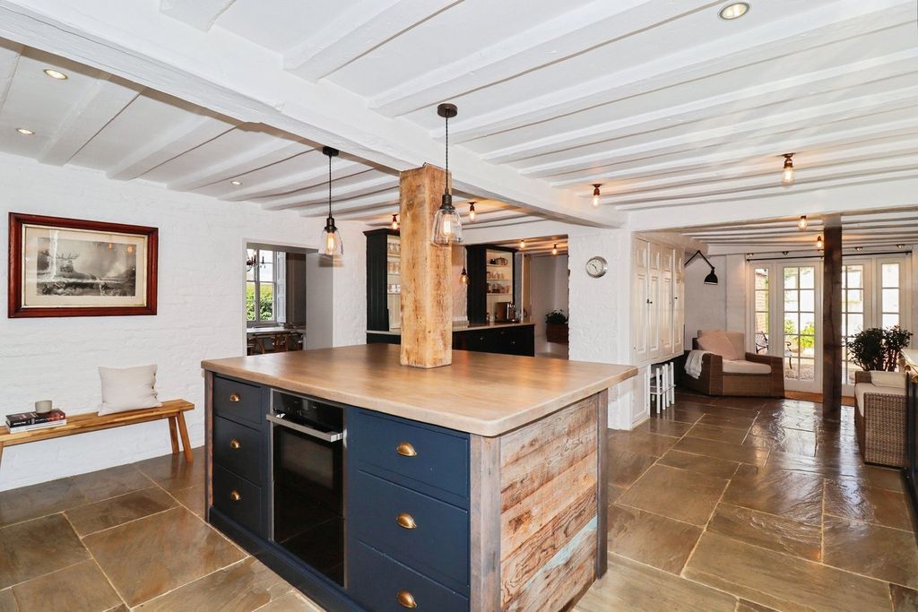 Property photo 2 of 37