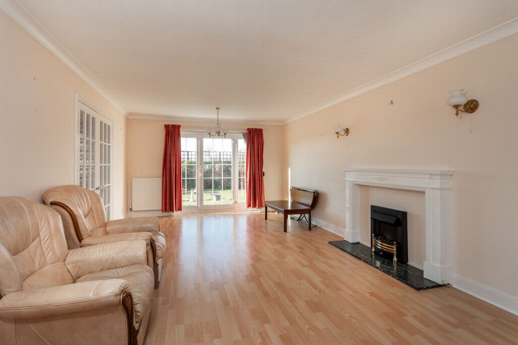 Property photo 3 of 23 Sitting Room