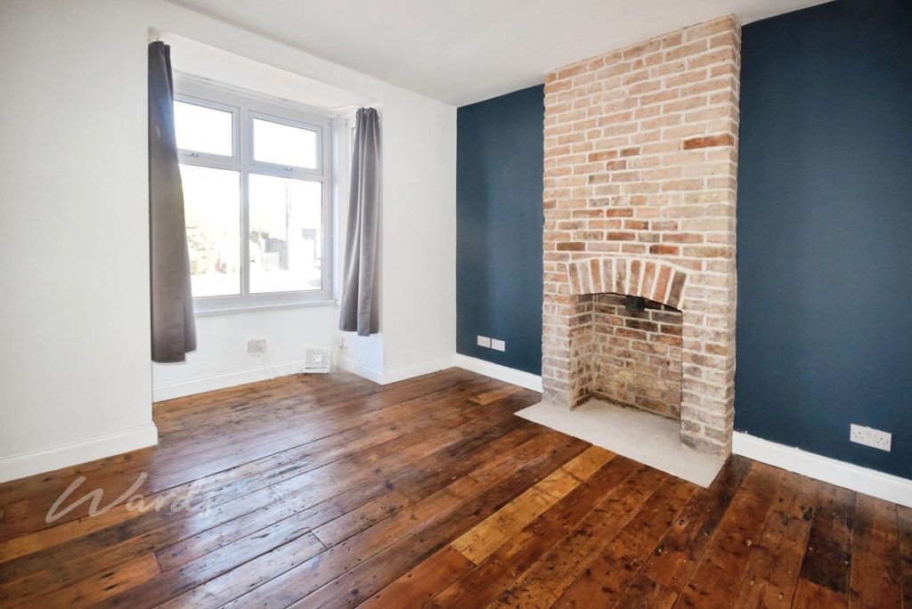 Property photo 2 of 8 6