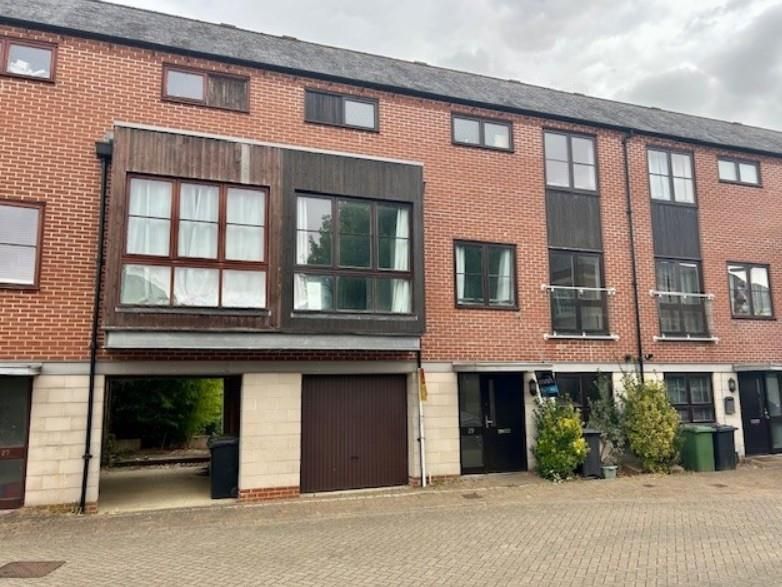 Property photo 1 of 13 External View