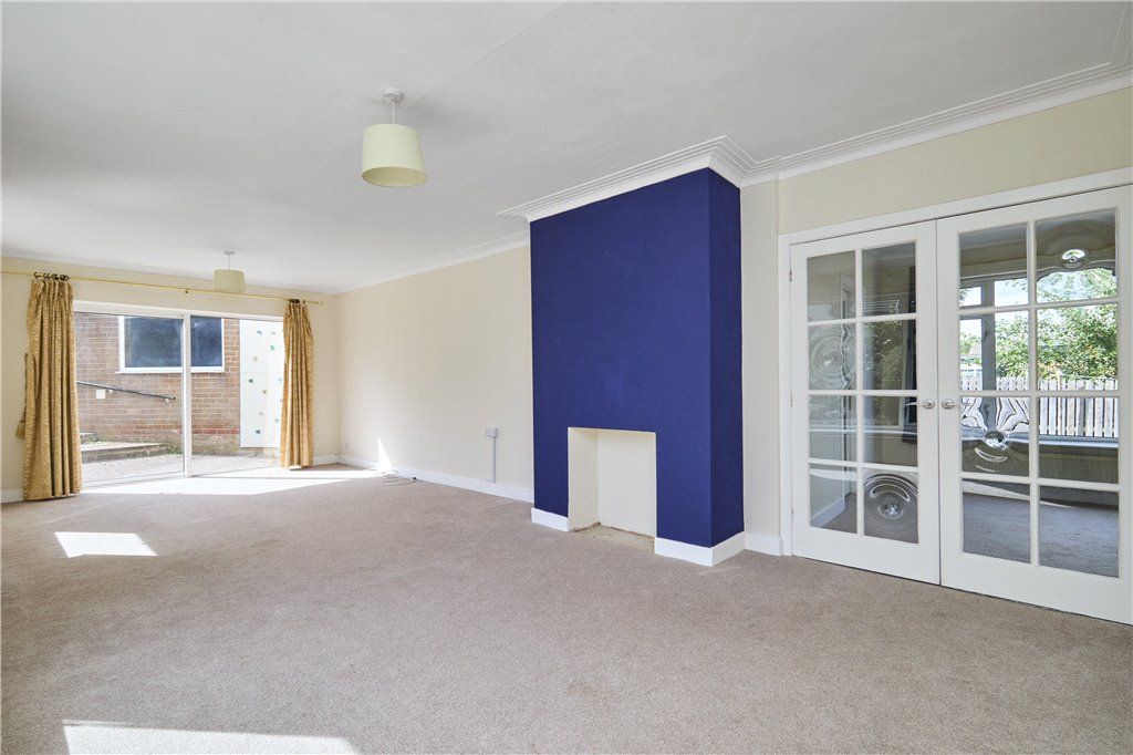 Property photo 2 of 19 Sitting Room