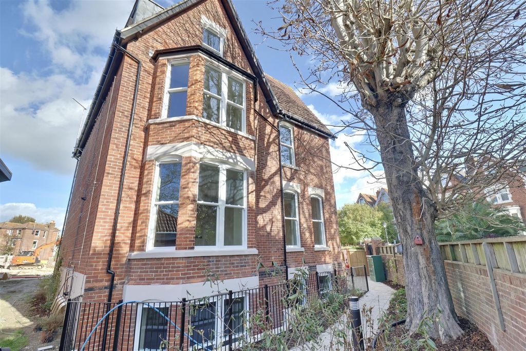 Property photo 1 of 23 6B3787Fd-Ddc5-4C54-8Cf8-9C9B8Df8Ba57_1_201_A.Jpeg