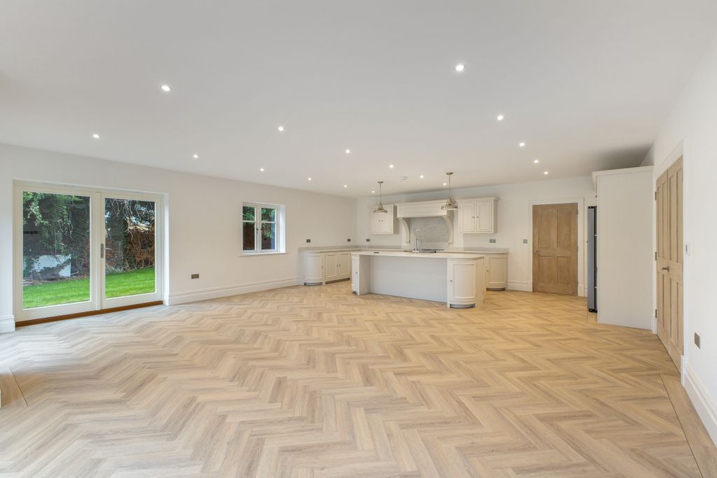 Property photo 3 of 23