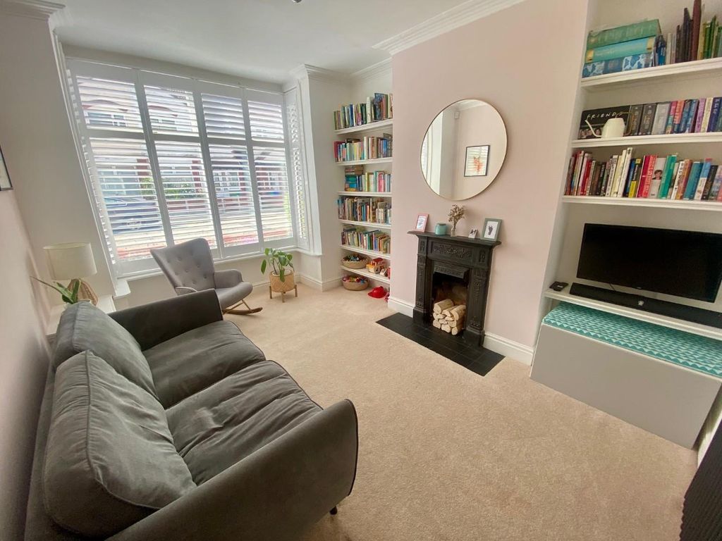 Property photo 3 of 17