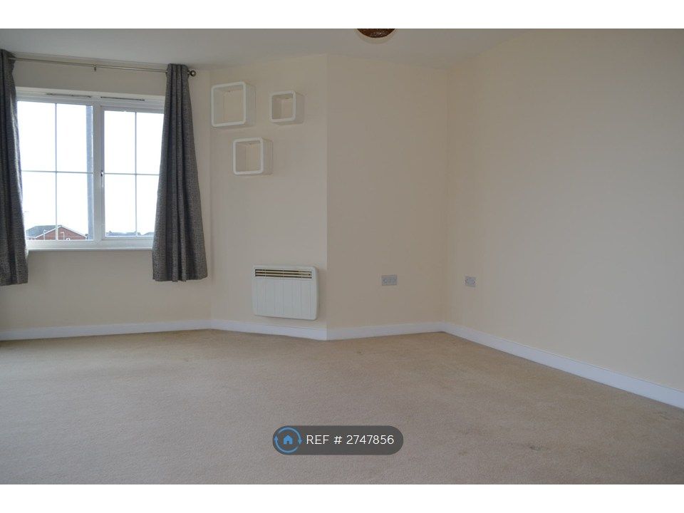 Property photo 3 of 7 Lounge 2