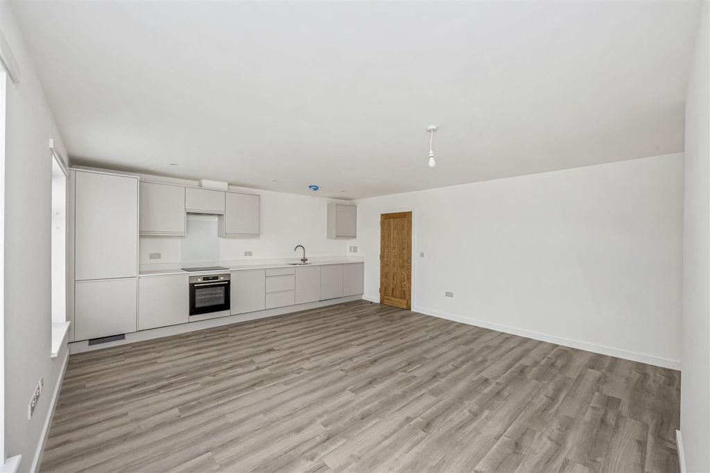 Additional image 9 of 2 bed flat to rentMontague Street, Worthing BN11