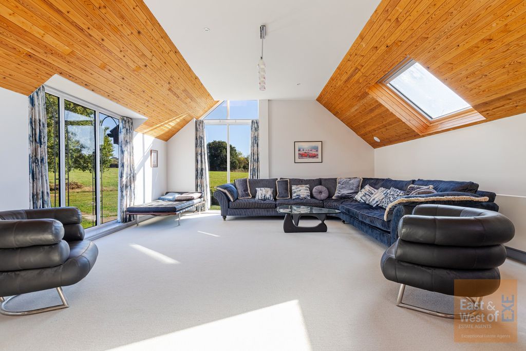 Property photo 3 of 51 Cannonwalls House Principal Sitting Room