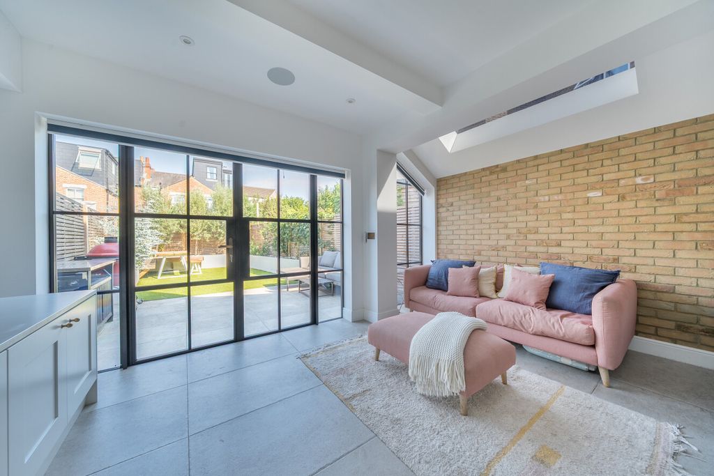 Property photo 2 of 19 1501937-8-6A7F479...