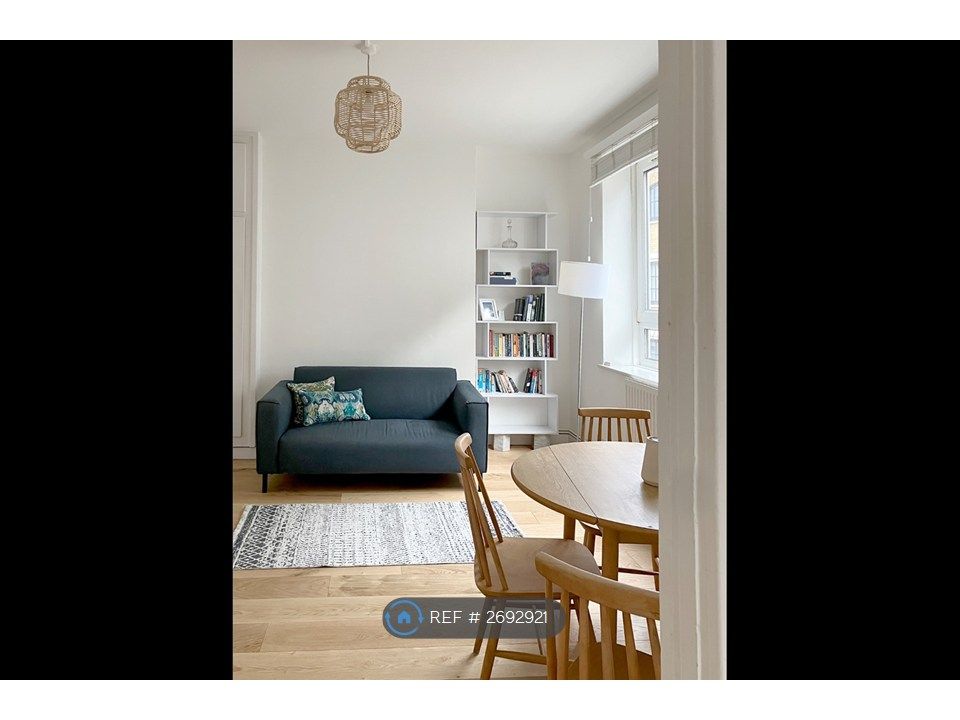 Property photo 1 of 15 Sitting Room 1