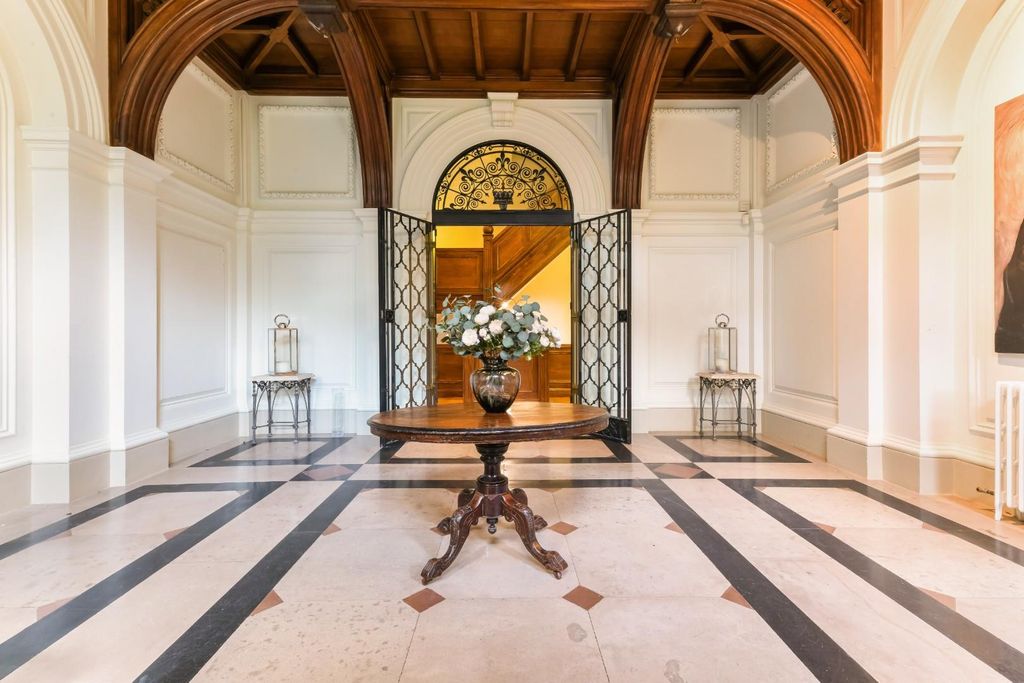 Property photo 3 of 61 Shabden Park High Road,  (19).Jpg