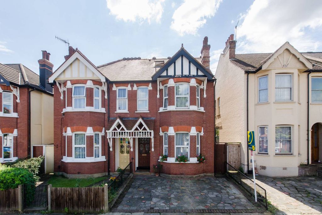 Property photo 2 of 17