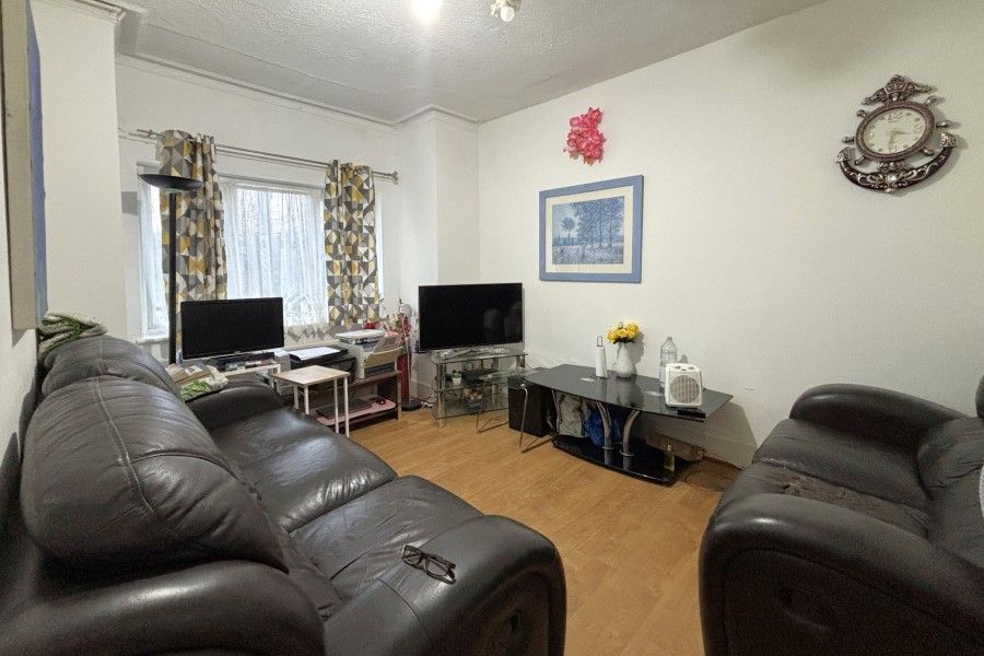 Property photo 2 of 8