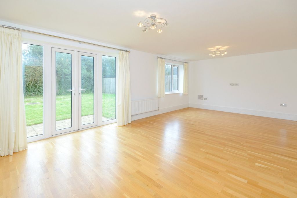 Property photo 3 of 10 Picture No. 05