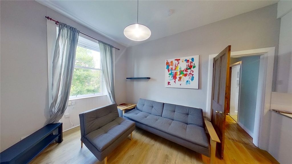 Property photo 1 of 13 Lounge