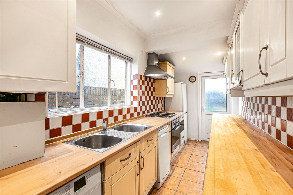 Property photo 3 of 23 Kitchen