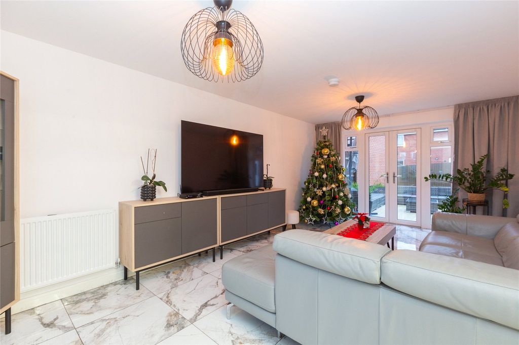 Property photo 2 of 20 Picture No. 23