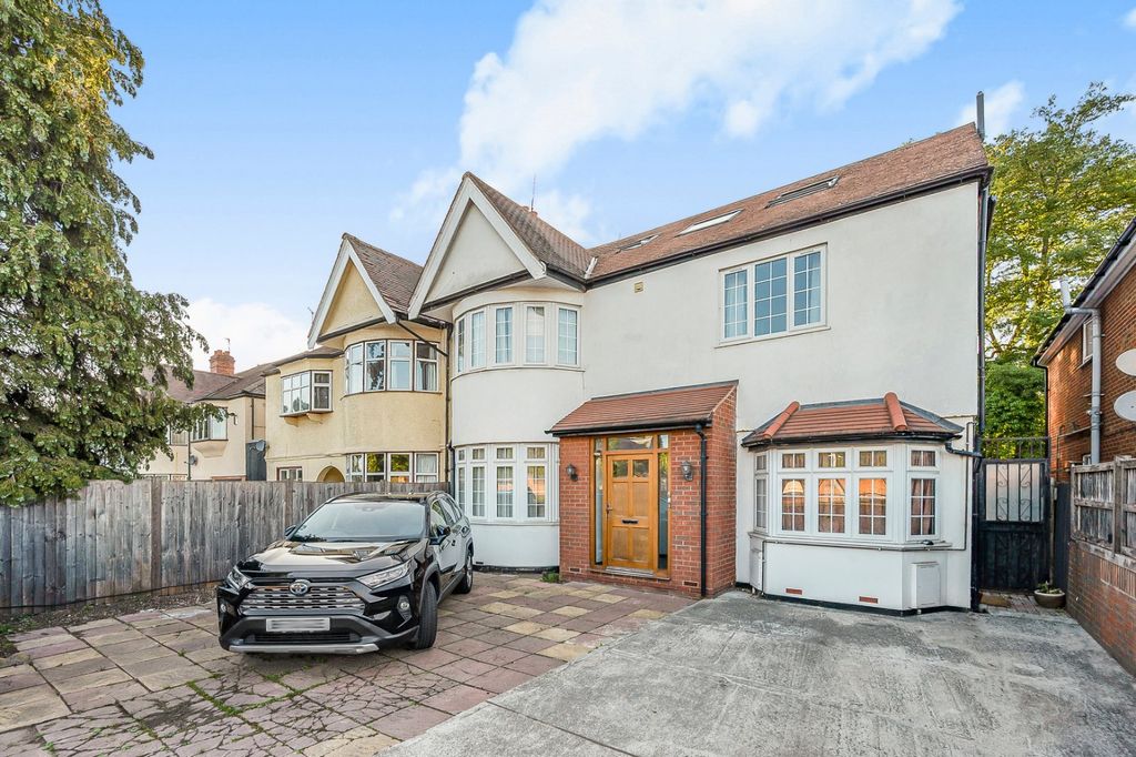 Property photo 2 of 11
