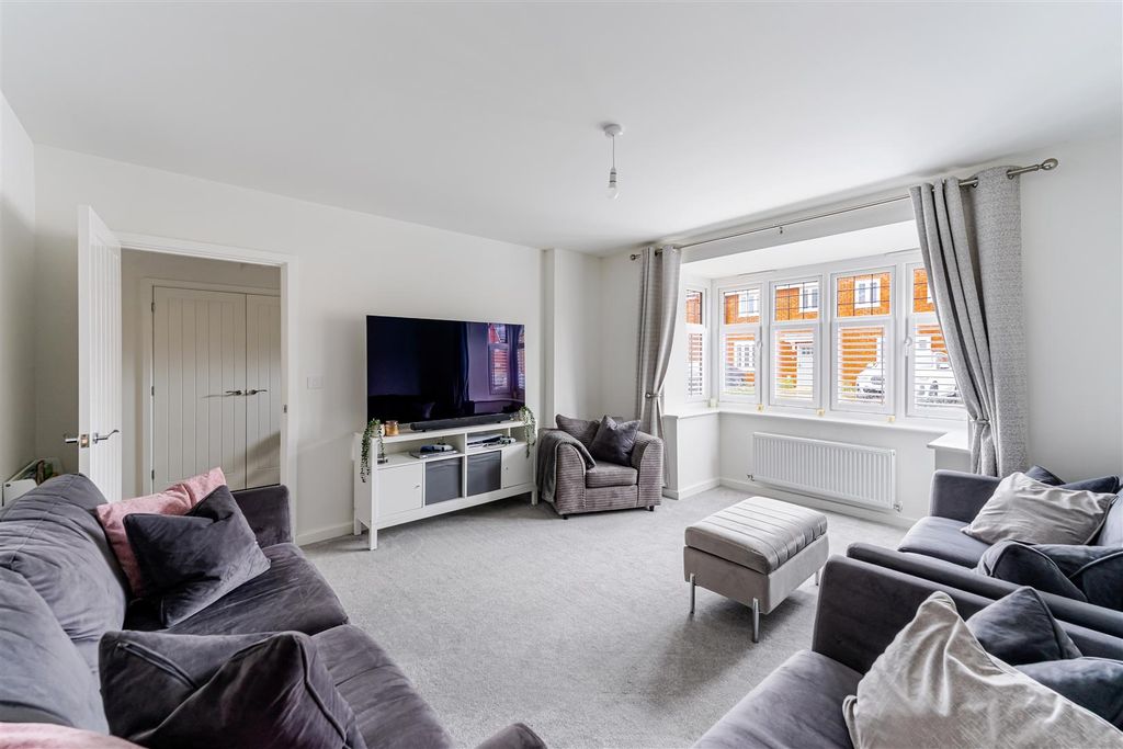 Property photo 2 of 23 Living Room