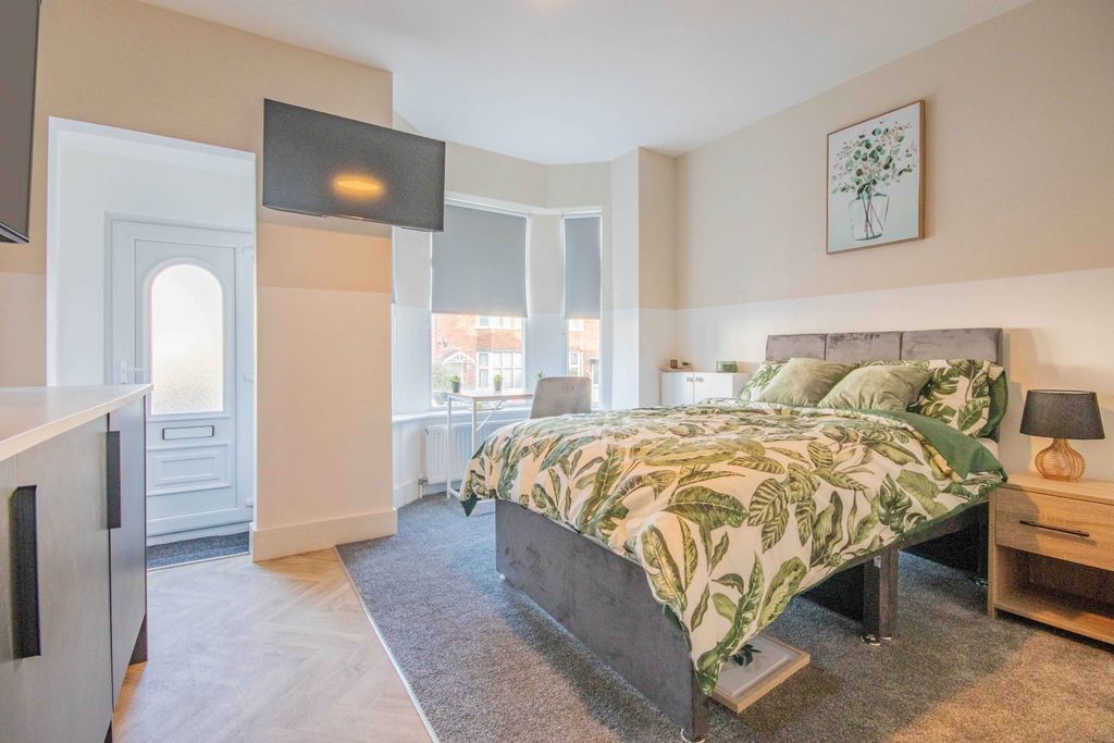 Property photo 2 of 11 E-5