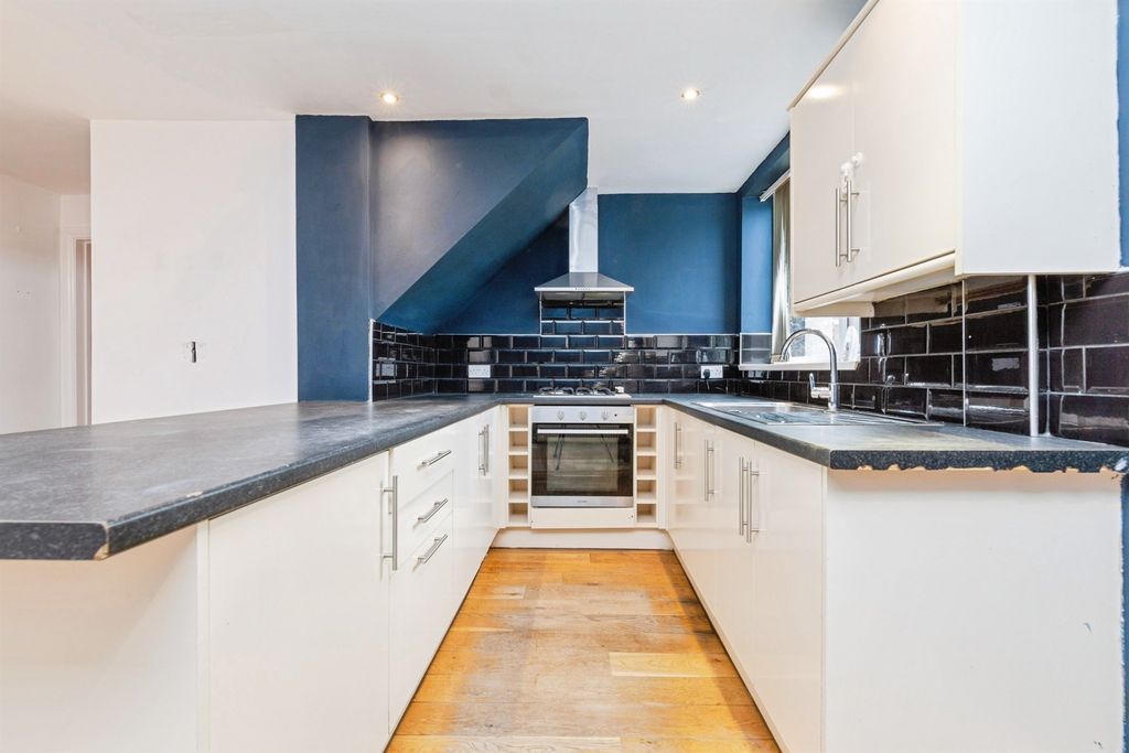 Property photo 2 of 20