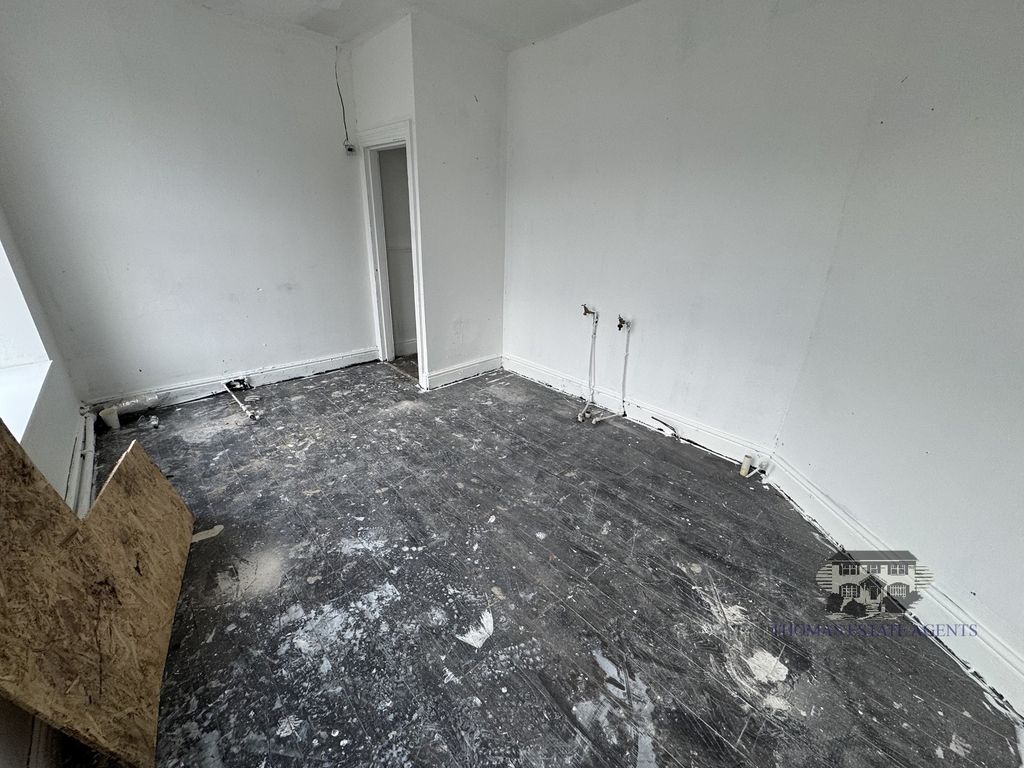 Additional image 15 of 5 bed property for saleYstrad Road, Pentre, Rhondda Cynon Taff CF41