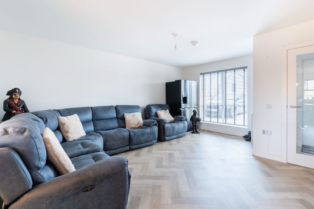 Property photo 3 of 22