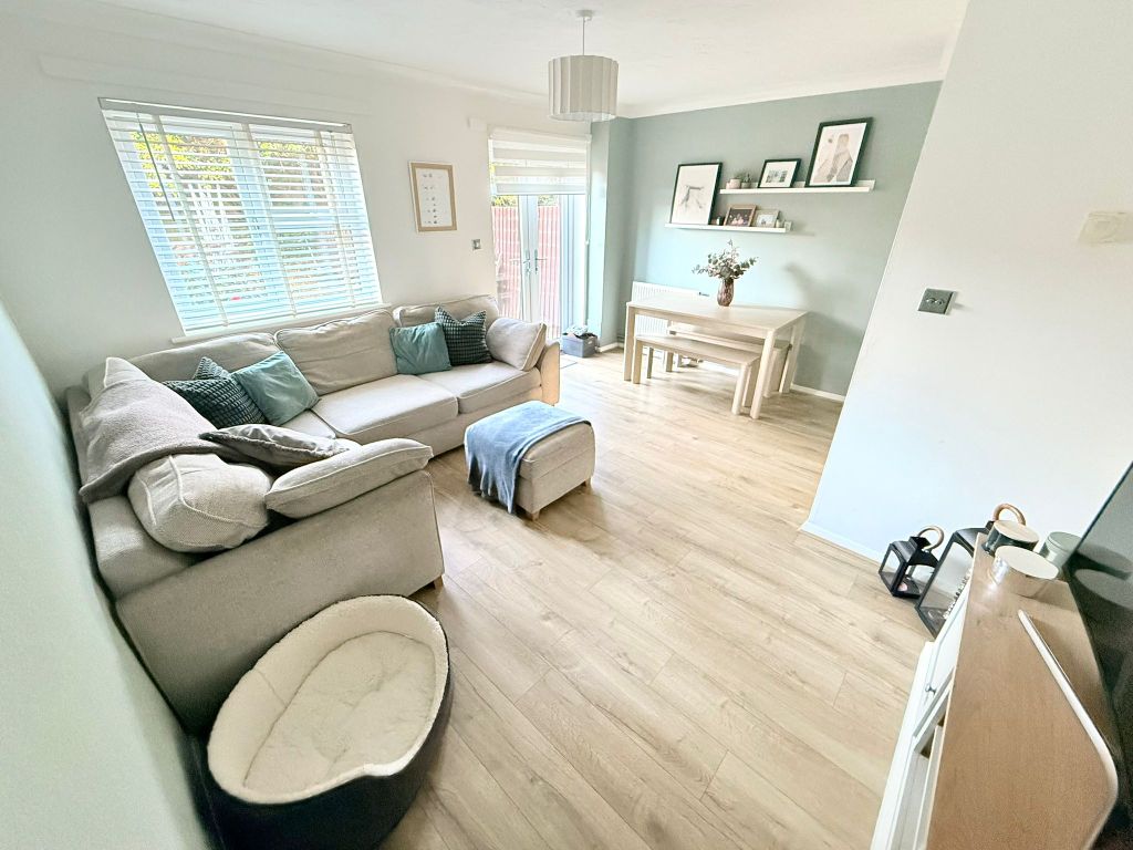 Property photo 3 of 13 Lounge/ Diner