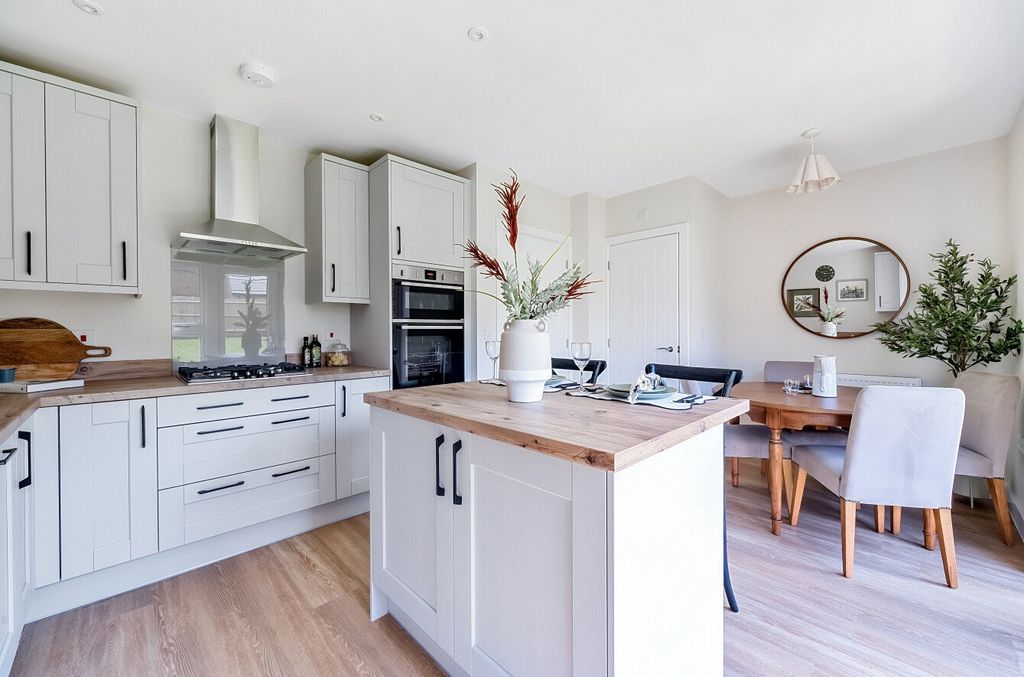 Property photo 2 of 14 Picture No. 16