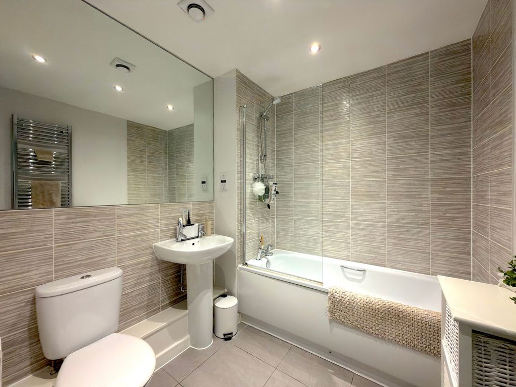 Property photo 2 of 13 Bathroom (1)