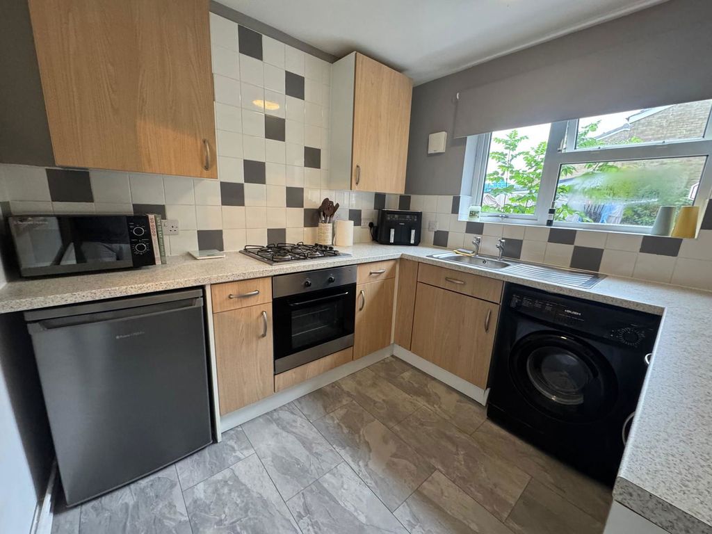 Property photo 2 of 5