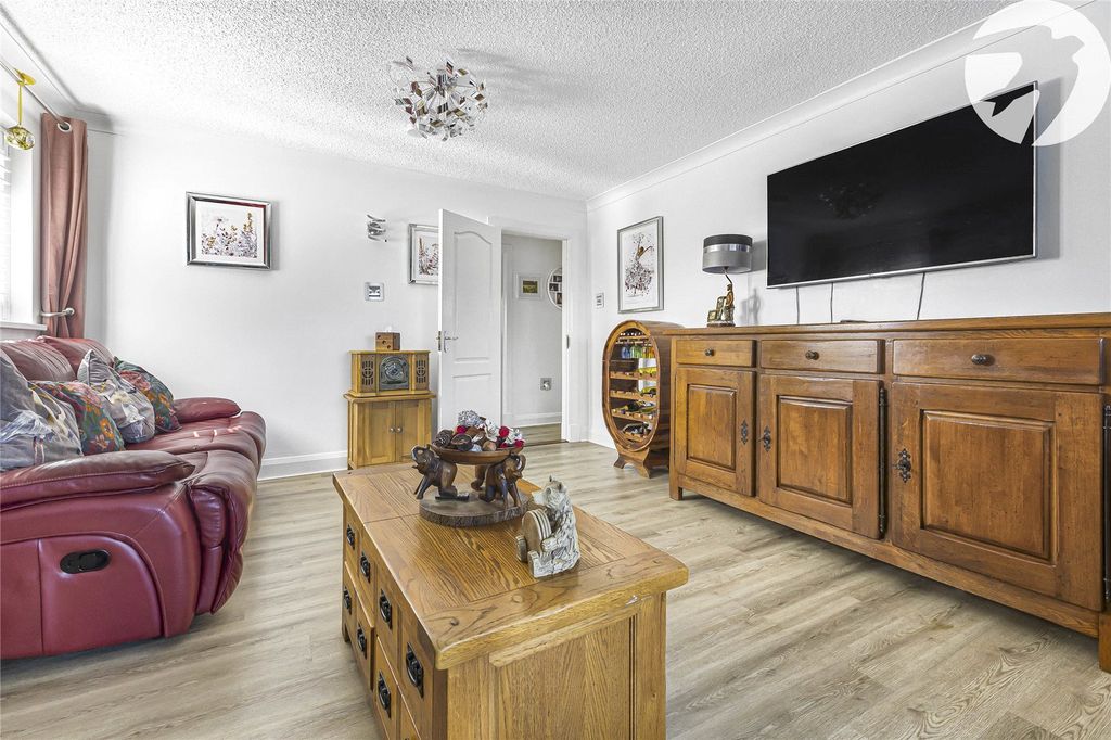 Property photo 2 of 16 Picture No. 11