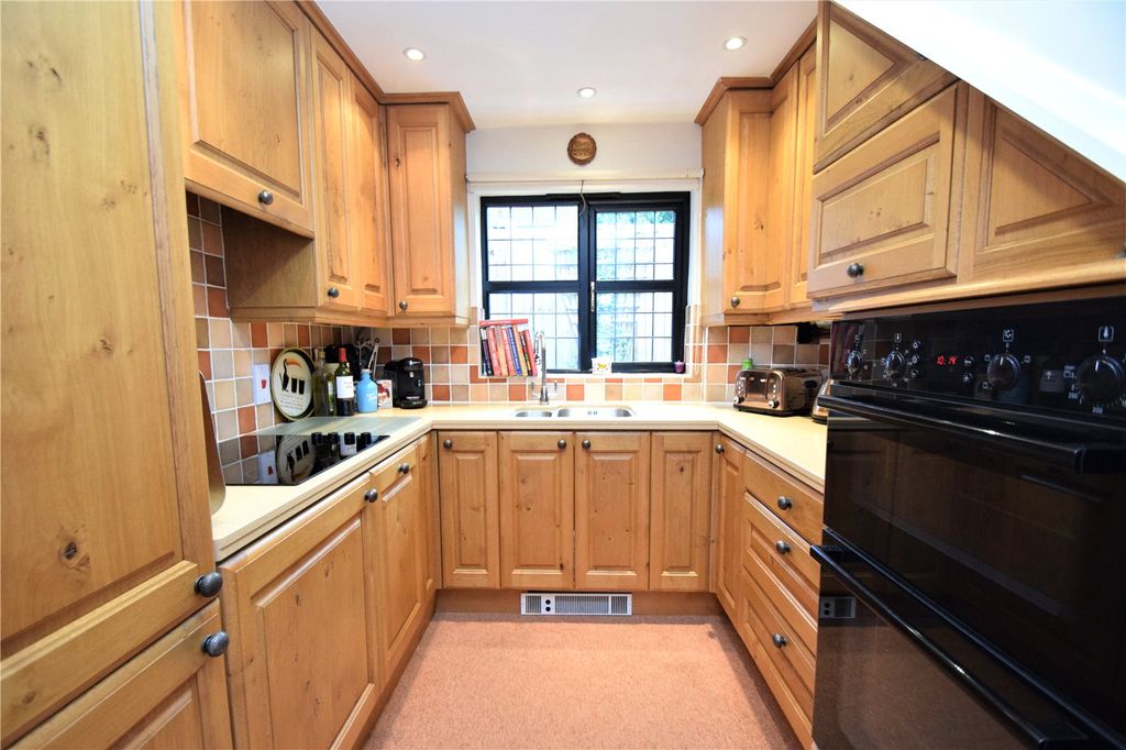 Property photo 3 of 7 Kitchen