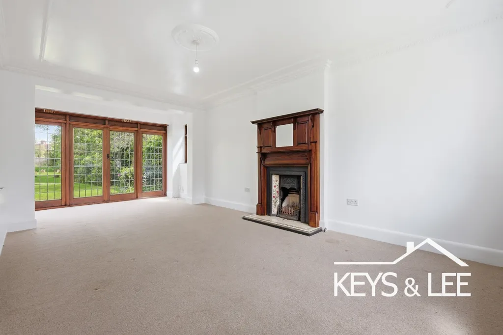 Oaklands Avenue, Romford RM1 - View 6
