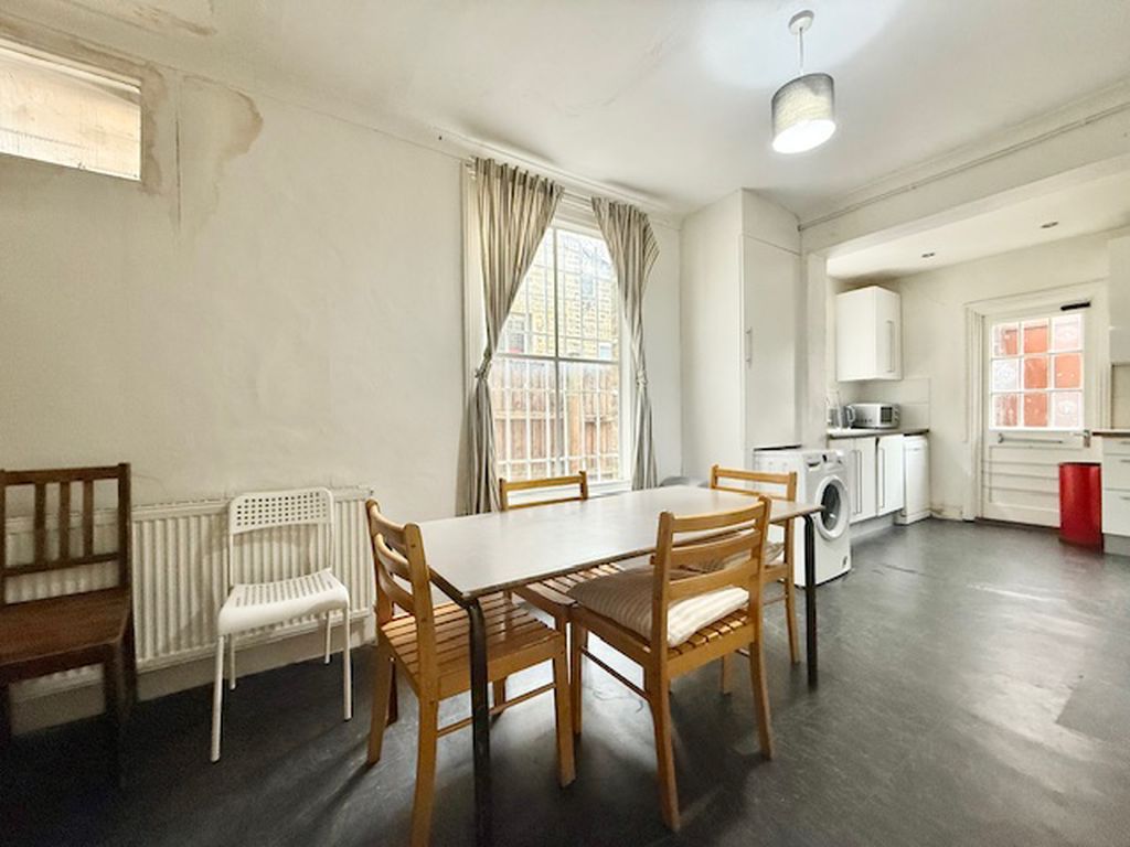 Property photo 3 of 12 Photo 4