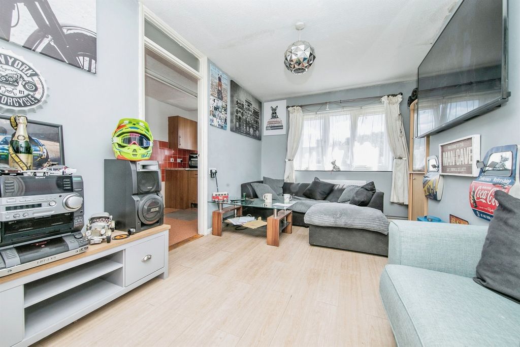 Property photo 3 of 12