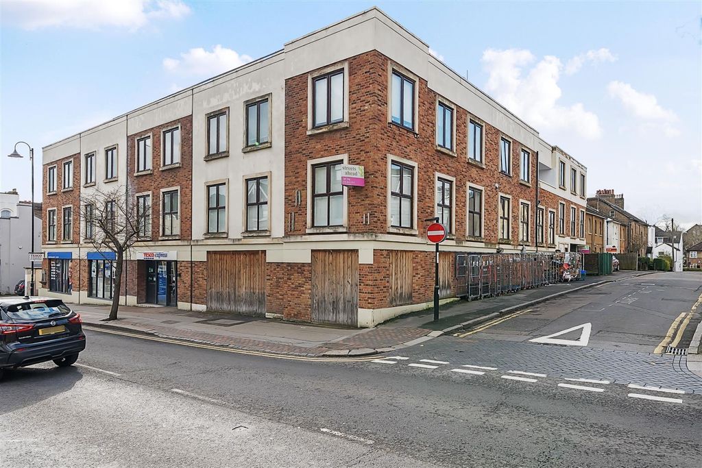 Property photo 1 of 7 External Langham Court.Jpg