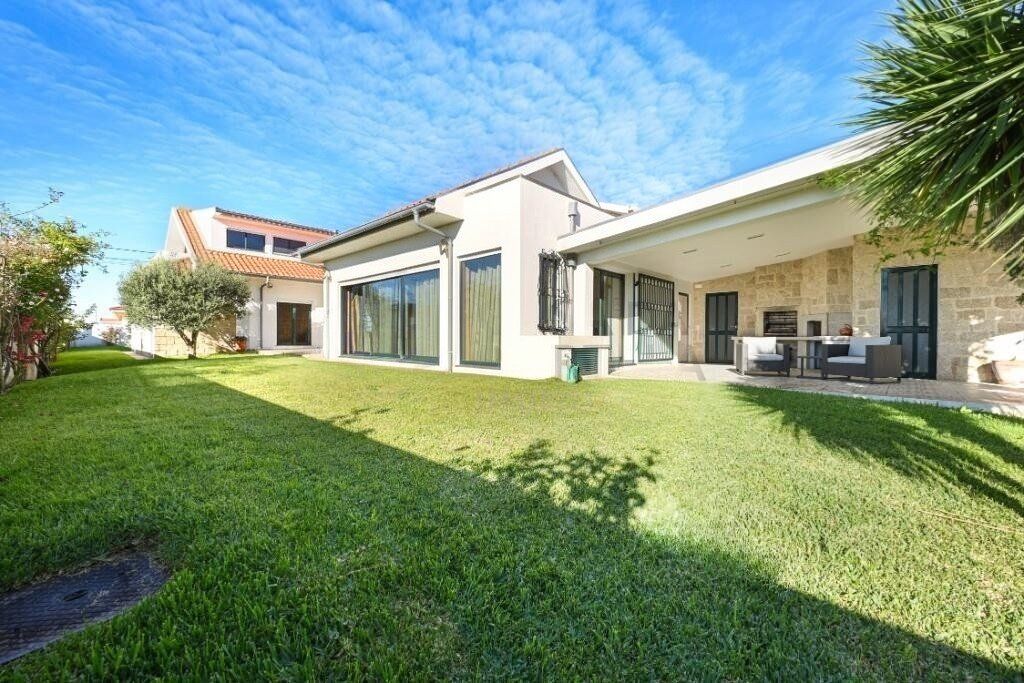 Property photo 1 of 64 Luxury Villa With Excellent Finishes
