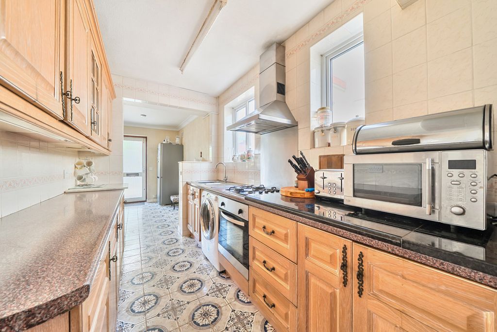 Property photo 2 of 24 Kitchen