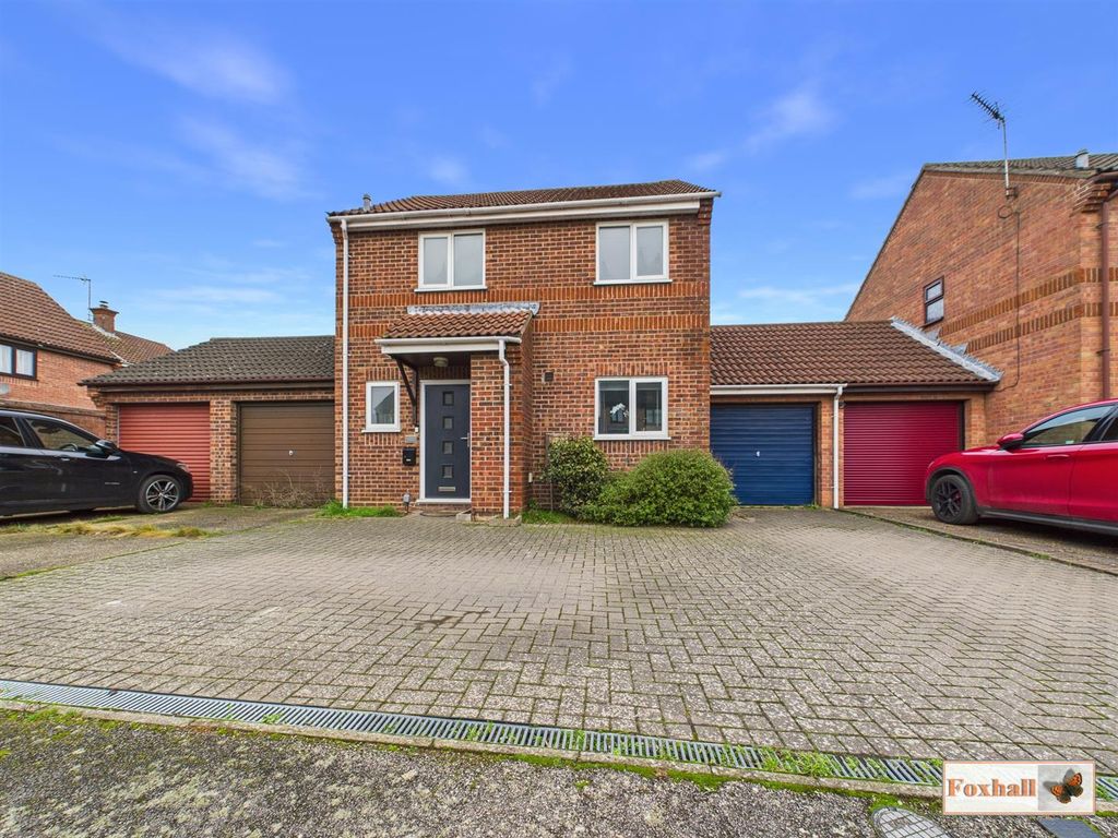 Property photo 1 of 18 Front Garden