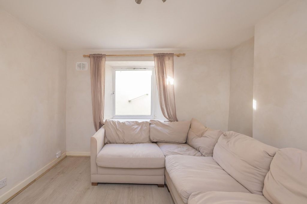 Property photo 1 of 14 Char9670.Jpg