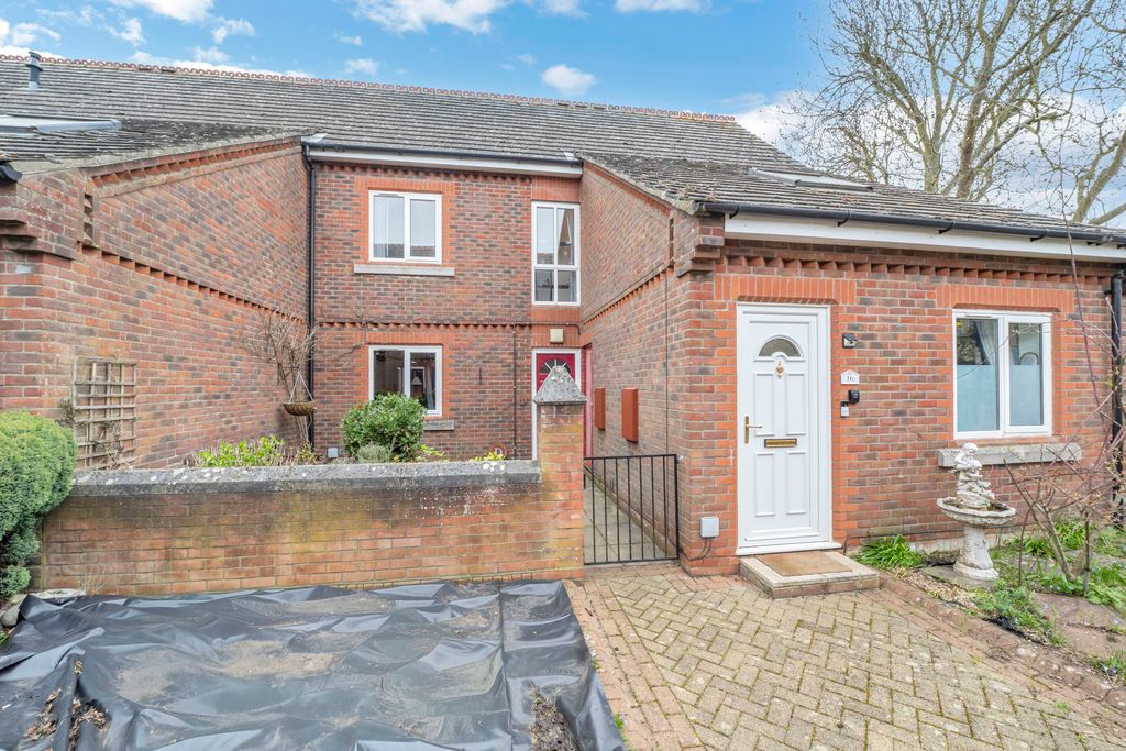 Property photo 1 of 11 Front