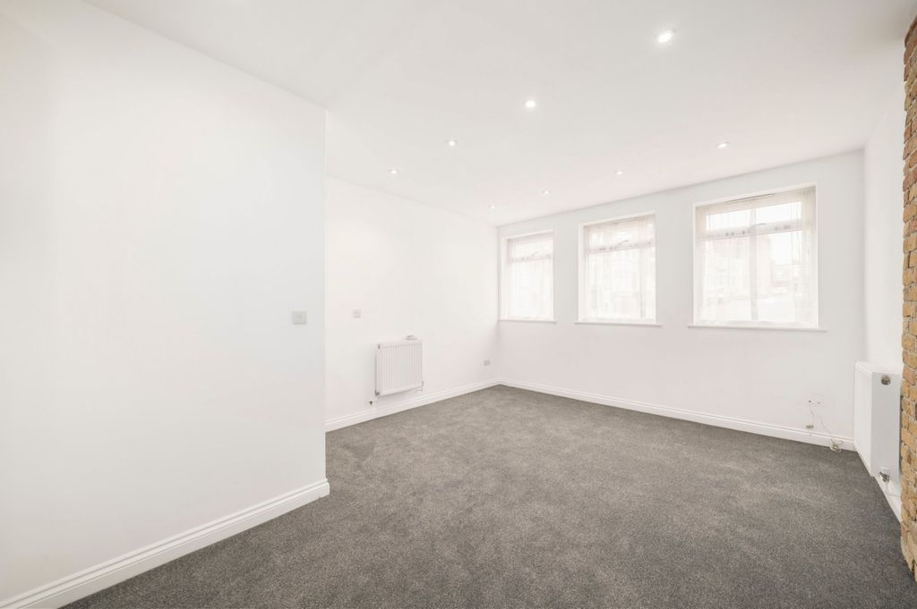 Property photo 3 of 7 Picture No. 29