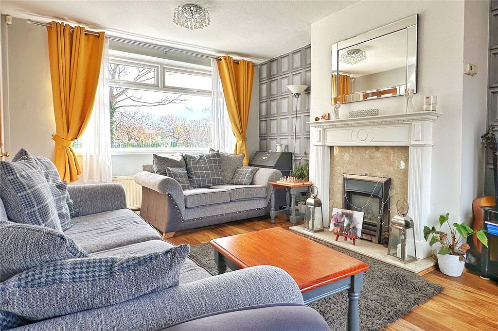 Property photo 3 of 30 Living Room