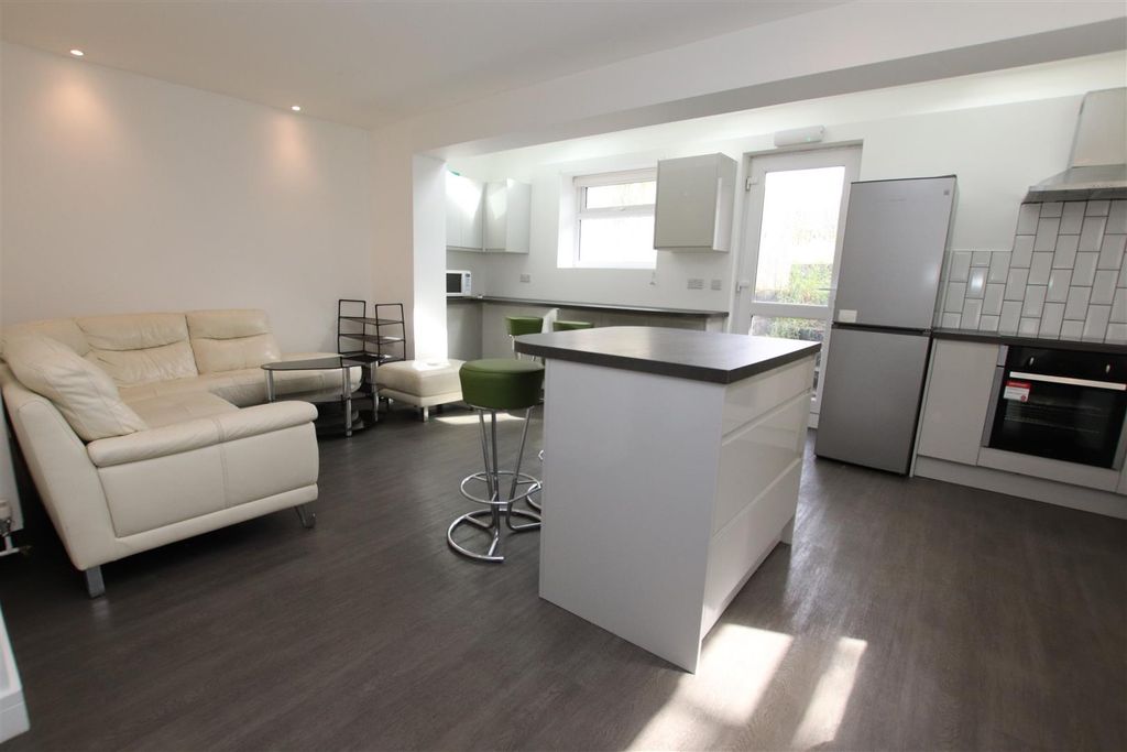 Property photo 3 of 15 Reception.Jpg