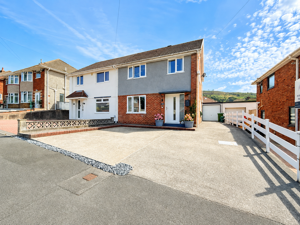 Property photo 1 of 20 C1662A06-6710-457C-A368-549E125A531C