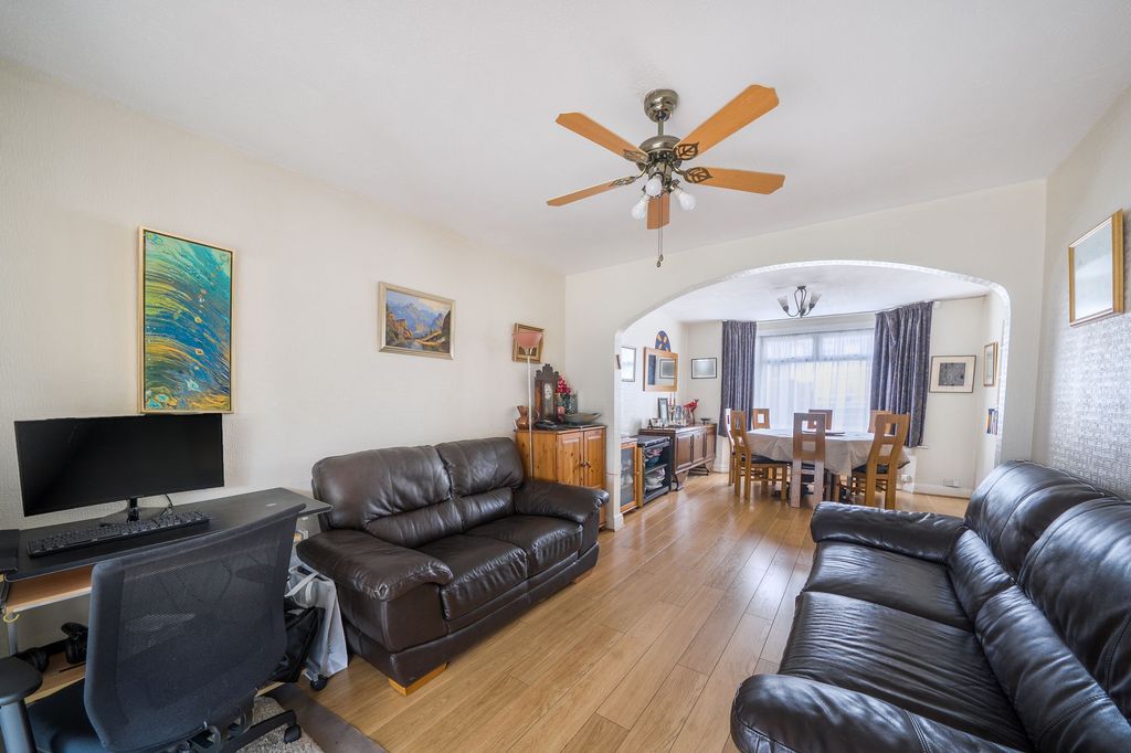 Property photo 2 of 19 Lounge/Dining Area