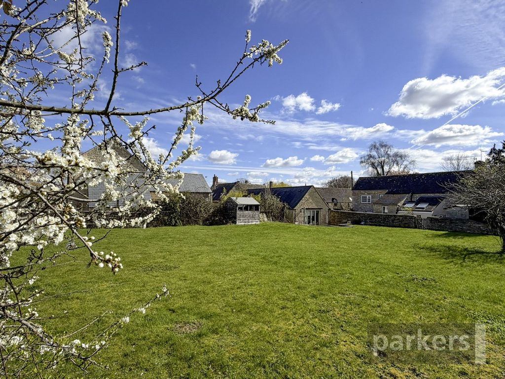 Property photo 3 of 8 Picture No. 18