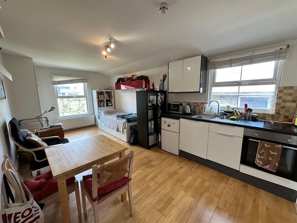 Property photo 1 of 7 Kitchen
