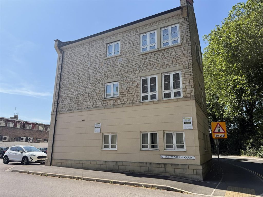 Property photo 1 of 10 External